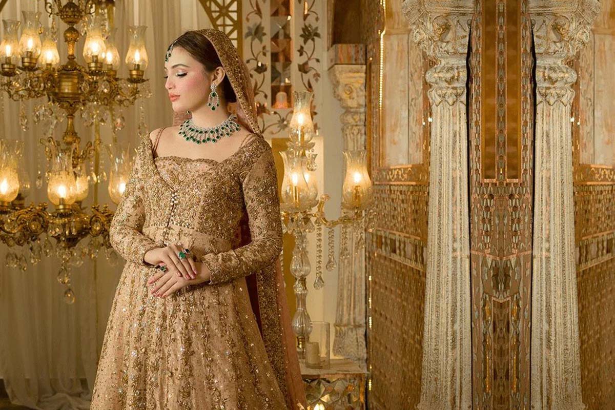 Elevate Your Wedding Look: Pakistani Couture Bridal Gowns for Walima Sillhouete Elevate Your Wedding Look: Pakistani Couture Bridal Gowns for Walima Sillhouete