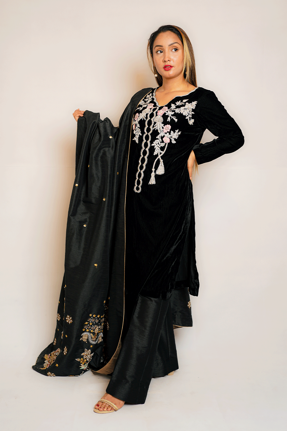 SILVER NECKLINE SFBLK-8 Black Velvet Dress - Sillhouete