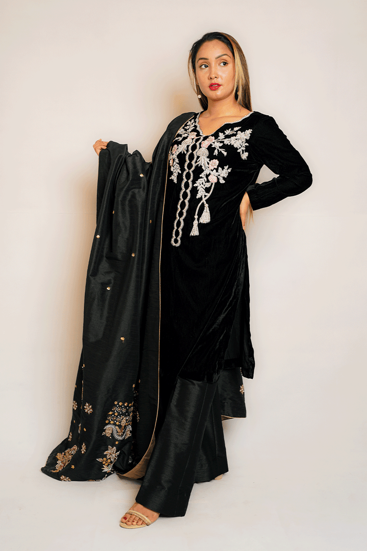 SILVER NECKLINE SFBLK-8 Black Velvet Dress - Sillhouete