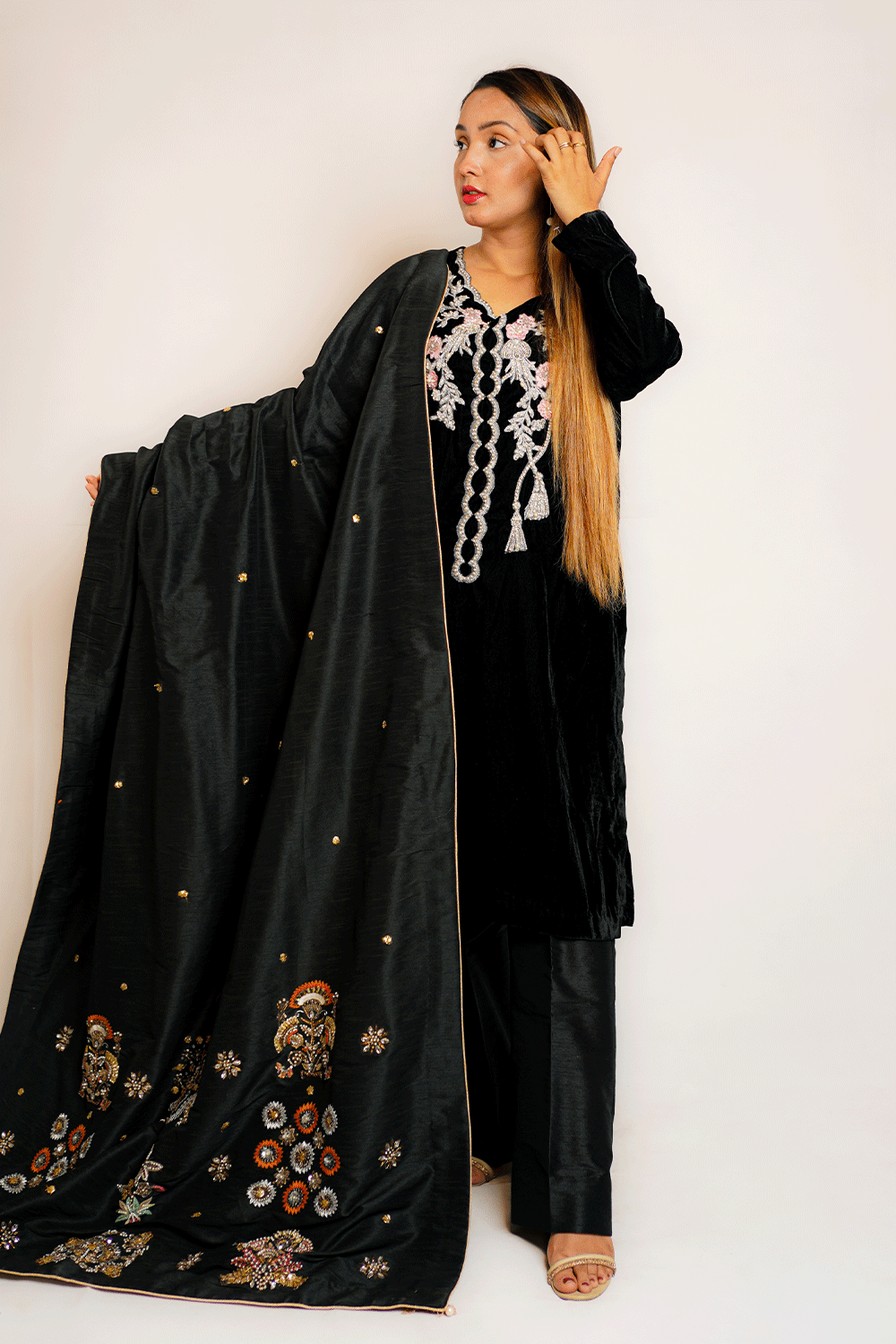 SILVER NECKLINE SFBLK-8 Black Velvet Dress - Sillhouete