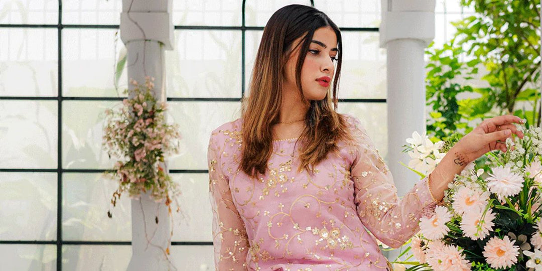 Online Shopping for Pakistani Readymade Traditional Women’s Dresses in the USA