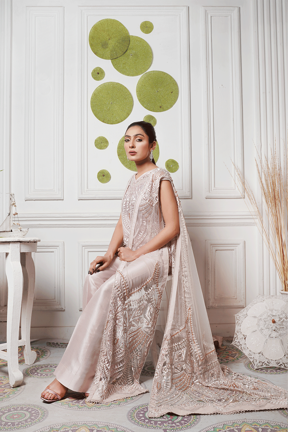 Luxury Peach Crystal Embellished Formal Dress for Women Sillhouete Luxury Peach Crystal Embellished Formal Dress for Women Sillhouete
