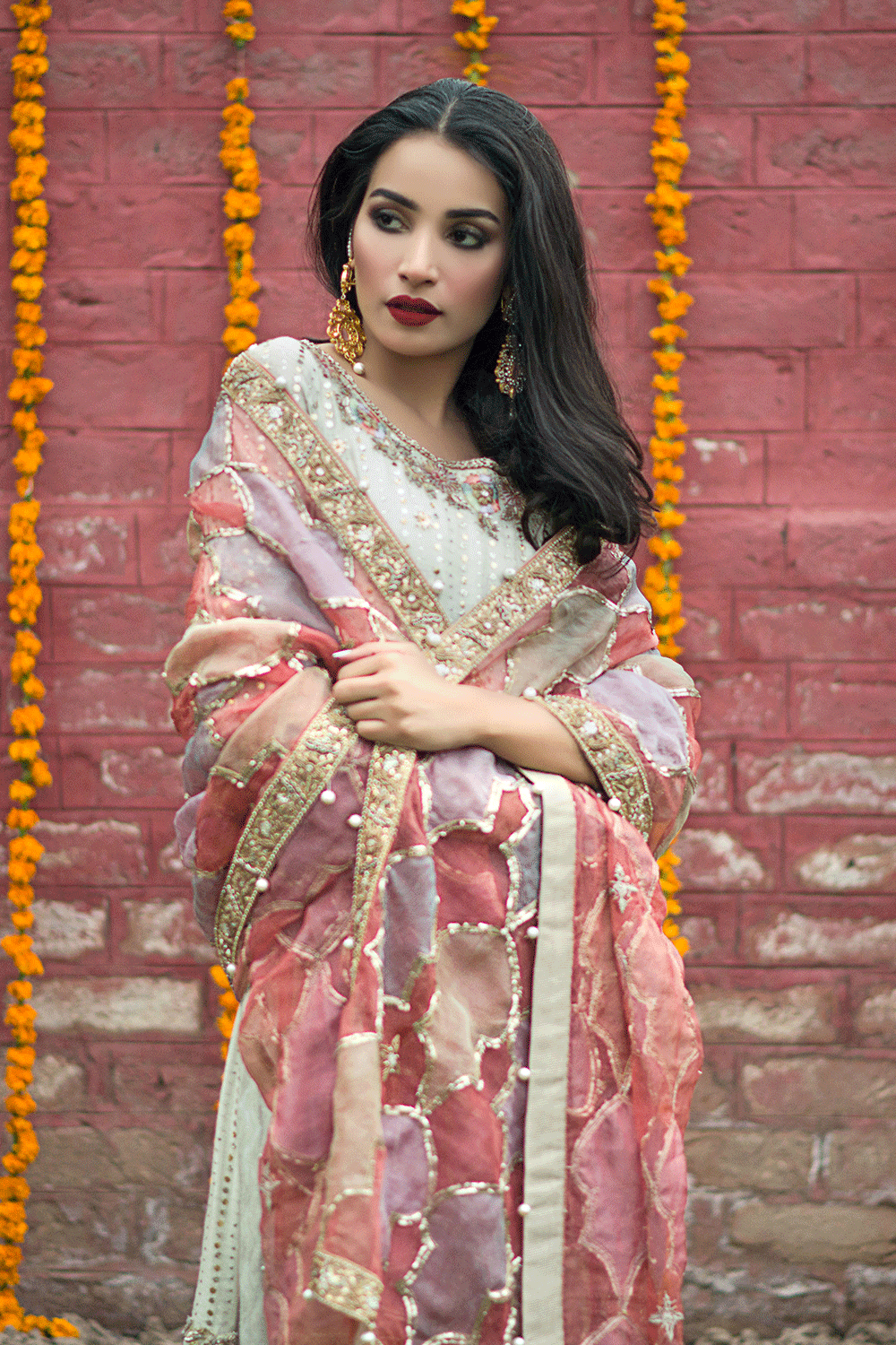 HENA SHI-1 Ivory Gold Nikkah Bridal - Sillhouete