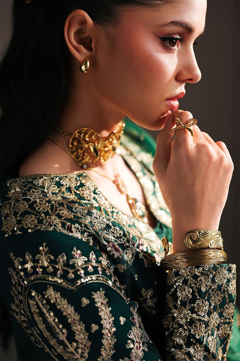 Amavi Emerald Green Embroidered Pret Outfit – Raha Eid Pret – Sillhouete Amavi Emerald Green Embroidered Pret Outfit – Raha Eid Pret – Sillhouete