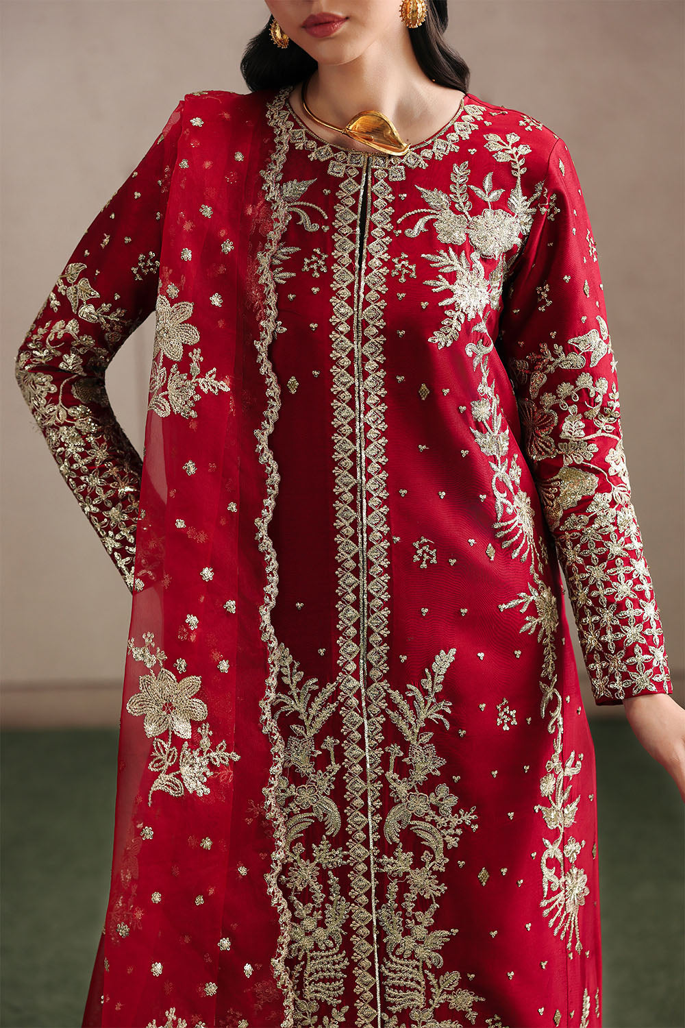 Layal Raed Layl Red Embroidered Pret Outfit – Raha Eid Pret – Sillhouete